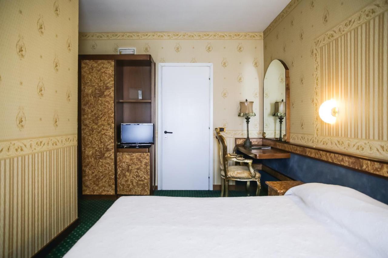 Hotel Villa Pigalle Tezze sul Brenta Dış mekan fotoğraf