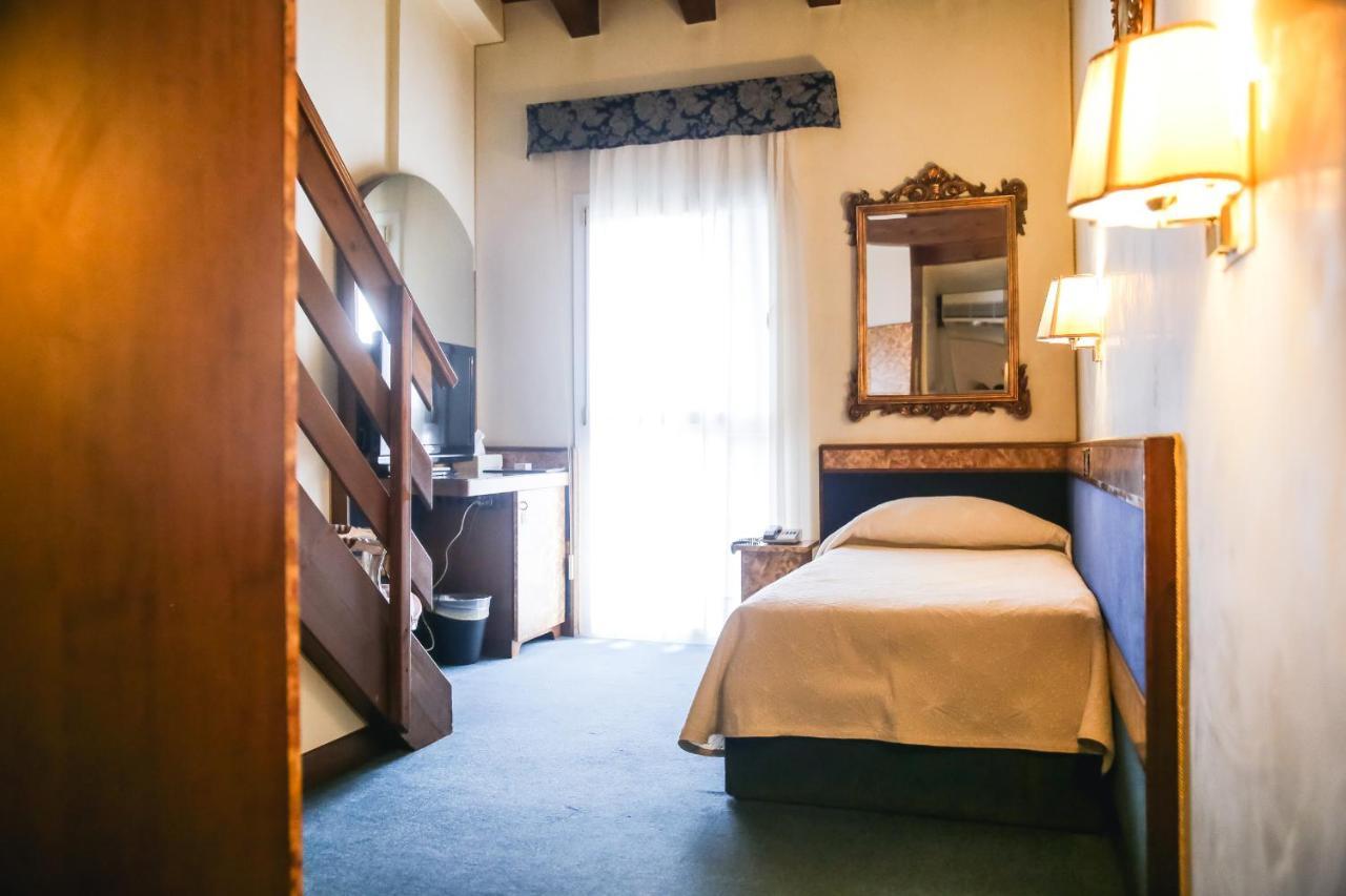 Hotel Villa Pigalle Tezze sul Brenta Dış mekan fotoğraf
